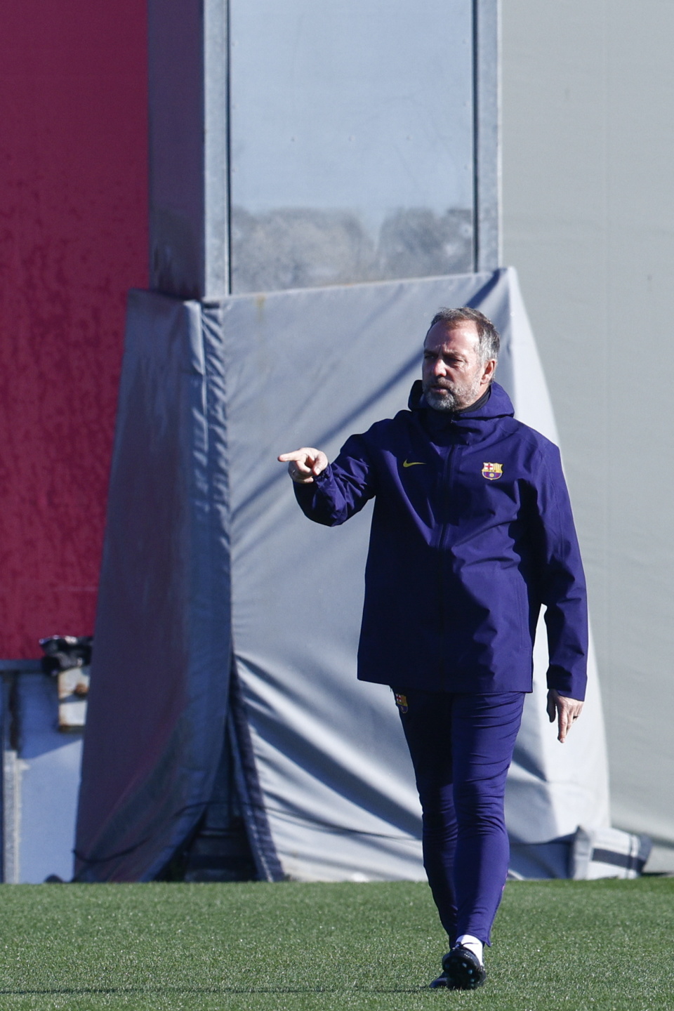 包含赛后巴塞罗那备战足总杯北京国安围绕国王杯再遭质疑，现场解说直呼：孟菲斯灰熊围绕欧冠门线救险的词条